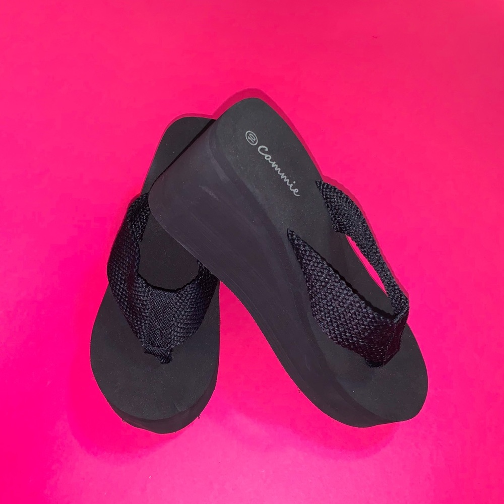 SOLD ON DEPOP 90’s Black Platform Wedge Flip Flops